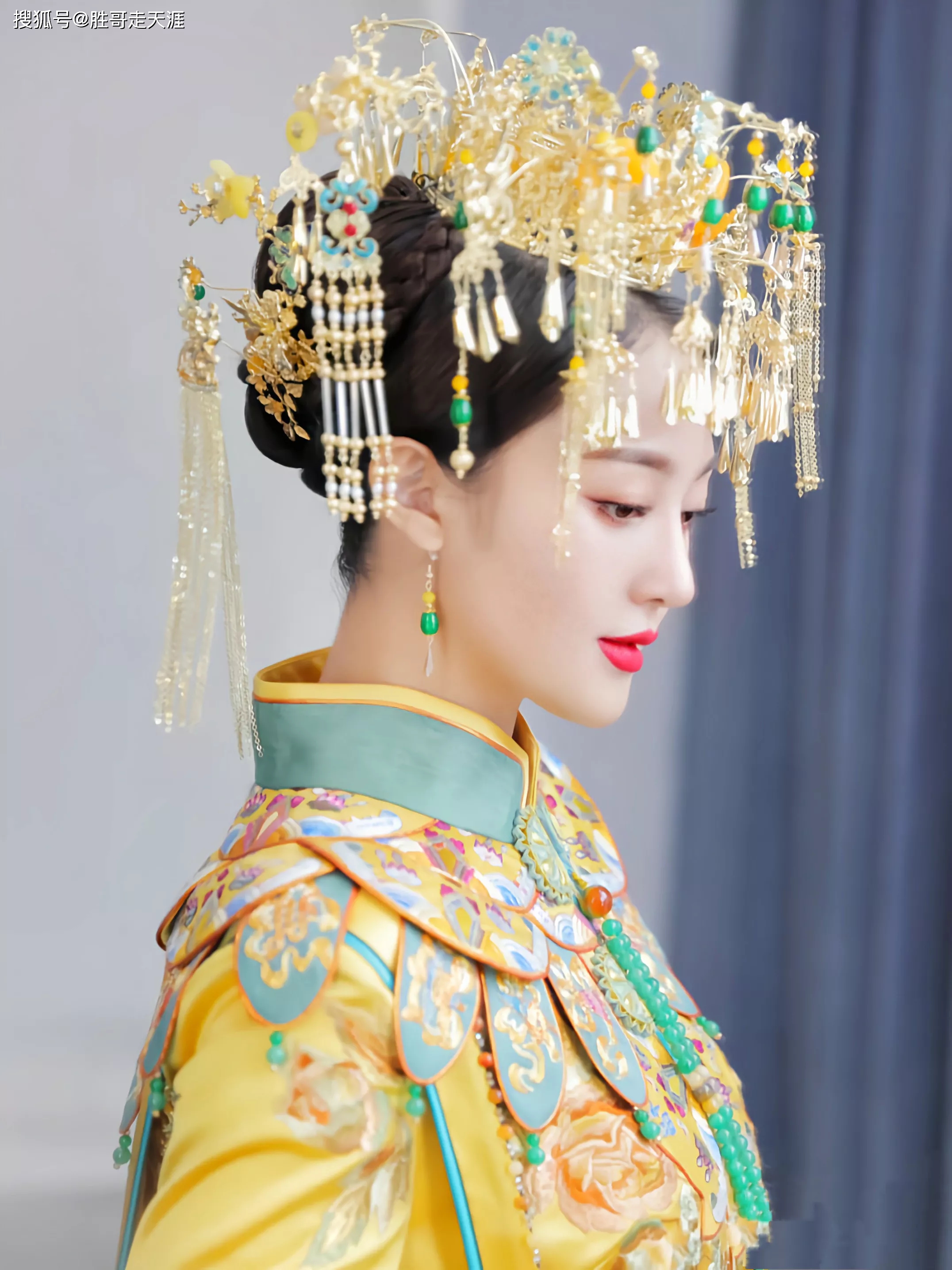 最新款中式秀禾，传统与现代的完美融合时尚风采