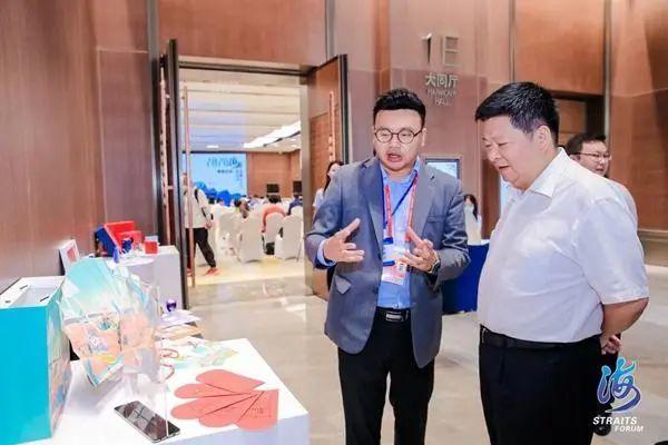 海峡两岸最新关系，自然美景中的探索之旅